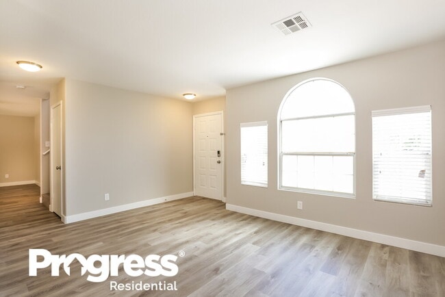 Photo - 800 Rock Springs Dr