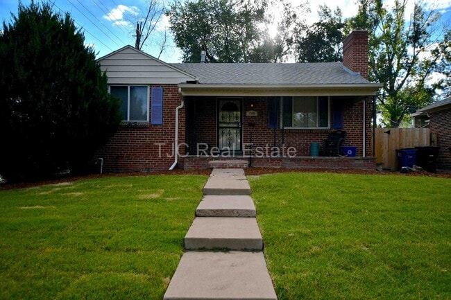 Building Photo - 798 Newport St Rental