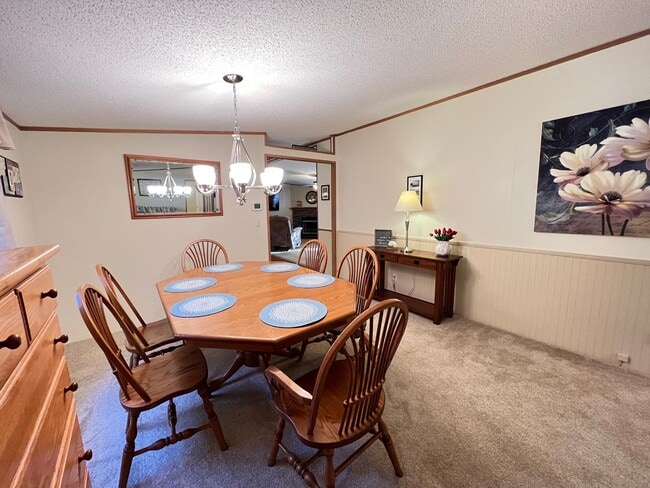 Photo - Fully Furnish with a relaxing LAKE access!