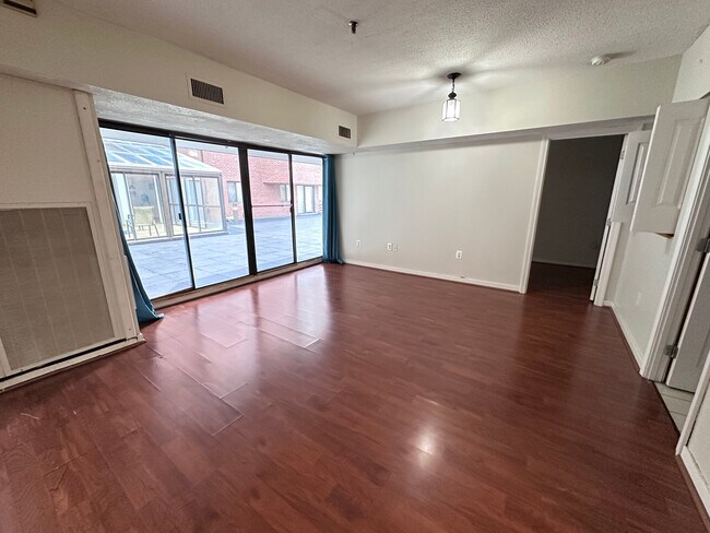 Photo - 147 Kelton St