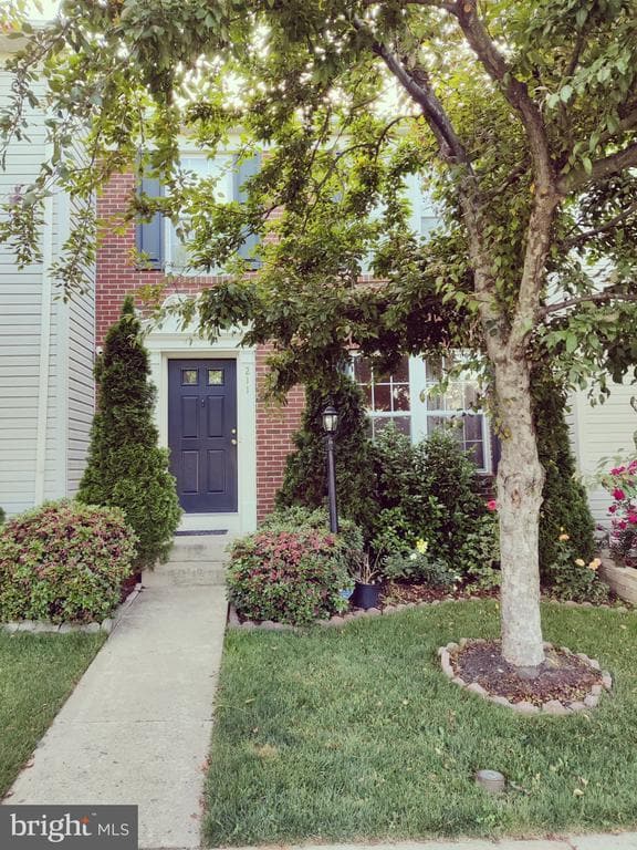 Photo - 211 Shirley Square SE