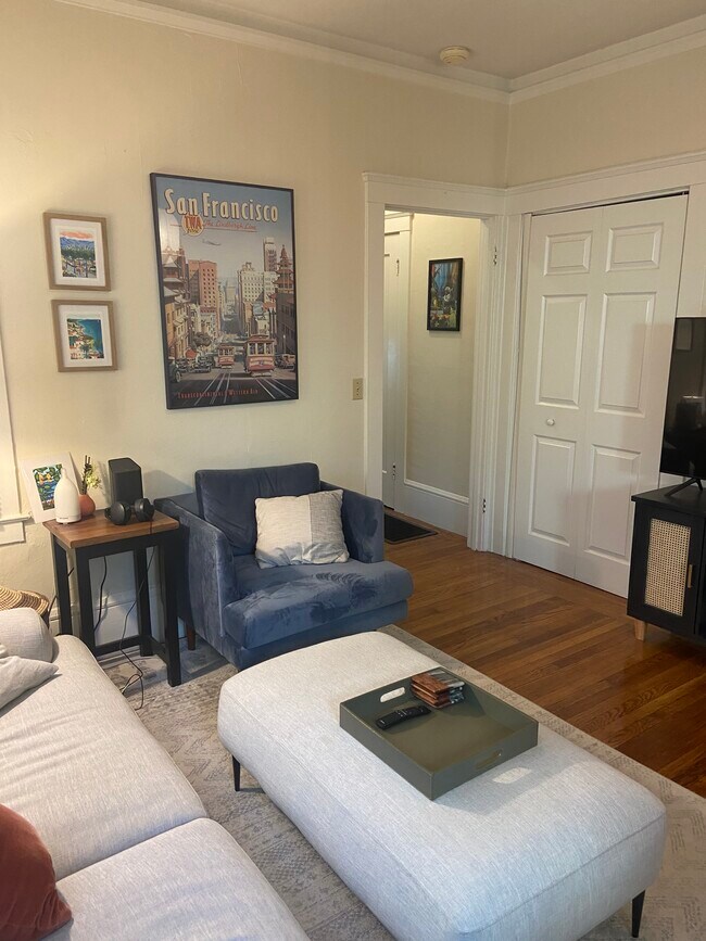 Photo - 2025 Hearst Ave Unidad 4
