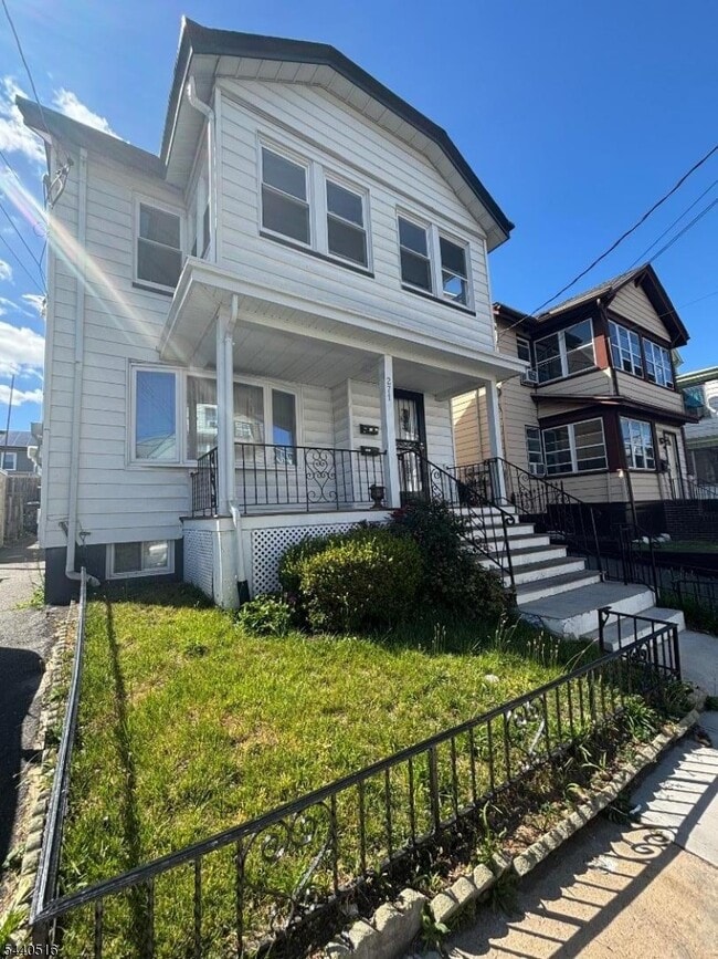 Building Photo - 271 Vermont Ave Unit 1