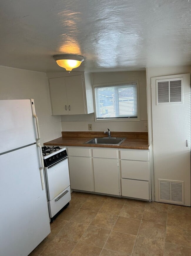 Photo - 410 Tulare Ave Unidad (M142) 410 Tulare- Front