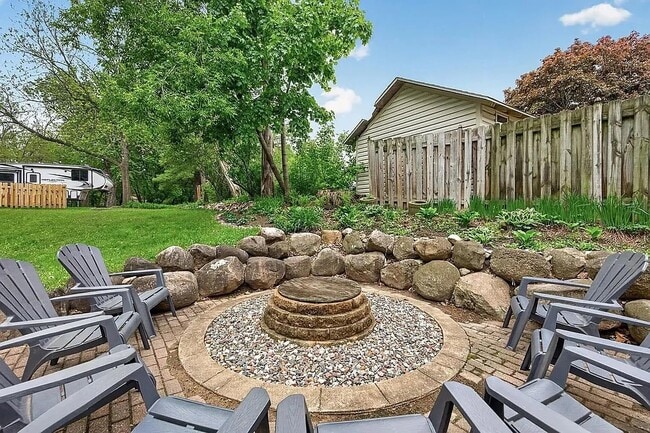 944 Mahtomedi Ave