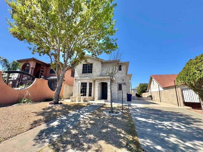 Photo - 210 Leon Ave