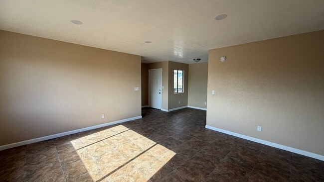 Photo - Three Bedroom Two Bathroom Apartment in San Bernardino! Unidad 10