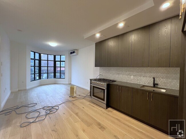 Building Photo - Luxurious 2 bedroom/2 Bathroom duplex apt ... Unit 213