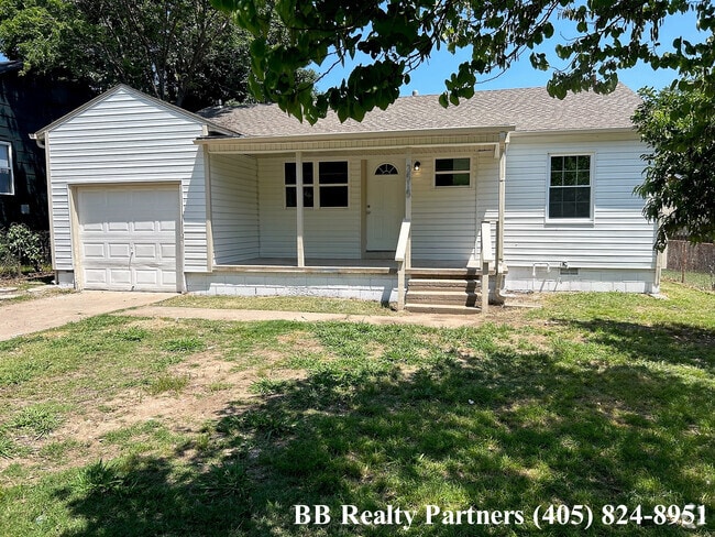 Building Photo - 3515 E 4th St Rental