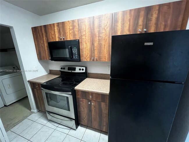 Building Photo - 2844 NW 55th Ave Unit 1B Rental
