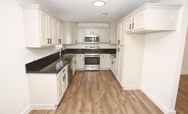 Photo - 303 Yaupon St