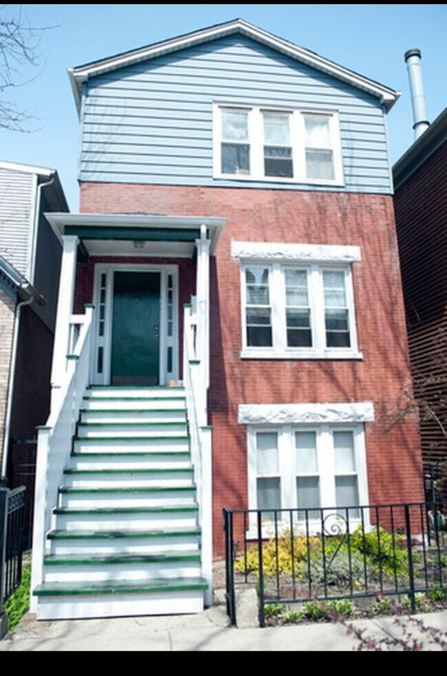 Photo - 2316 W Belden Ave Unidad 2 Rental