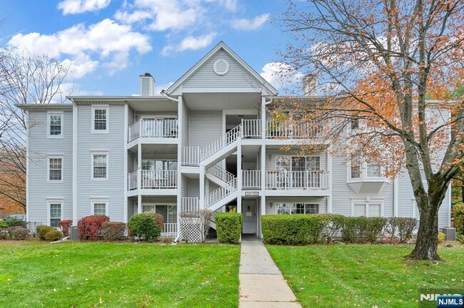 Building Photo - 353 Cottonwood Way