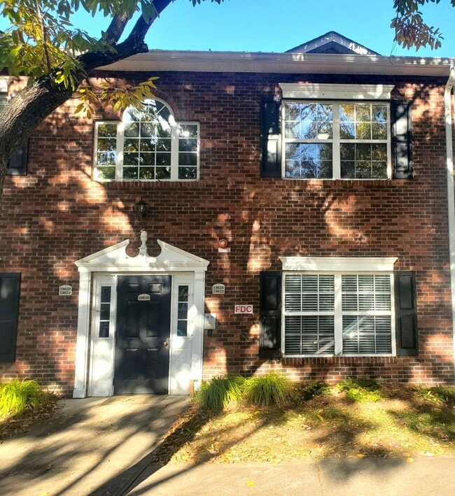 Building Photo - Coming Soon! Lake-area living, 2 Bedroom Apartment