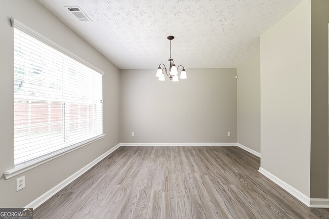 Photo - 165 Nowell Dr
