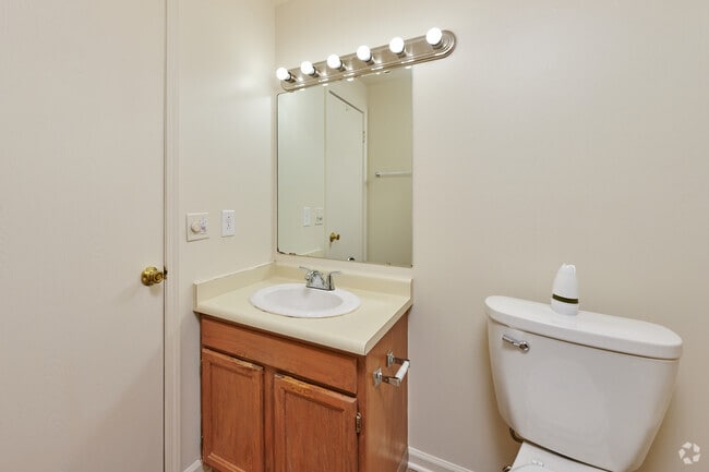 2BR, 1.5BA-1,000SF Bathroom - Heritage Park Apartments
