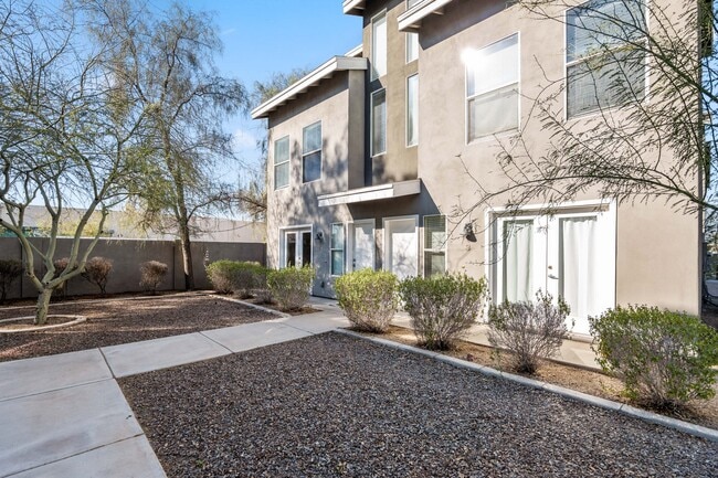 Building Photo - Roosevelt West Townhomes