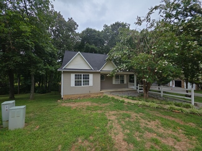 Photo - 982 Emily Ln