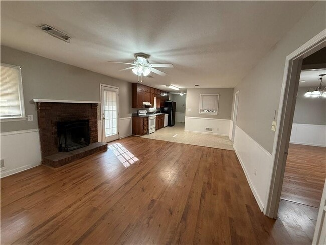 Photo - 481 NW Woodland Dr