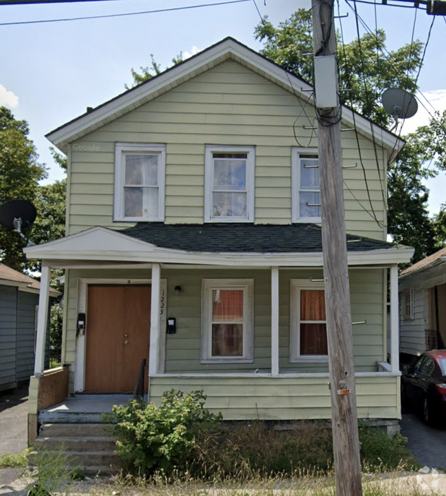 Building Photo - 1223 Park St Unit 2 Rental