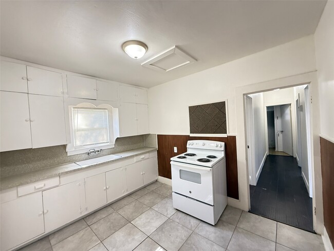 Building Photo - 17119 I-35