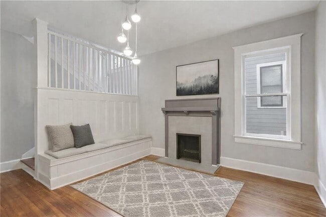 Photo - 693 Myrtle St NE