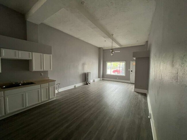 Photo - 14628 Lakeshore Blvd Unit 14628