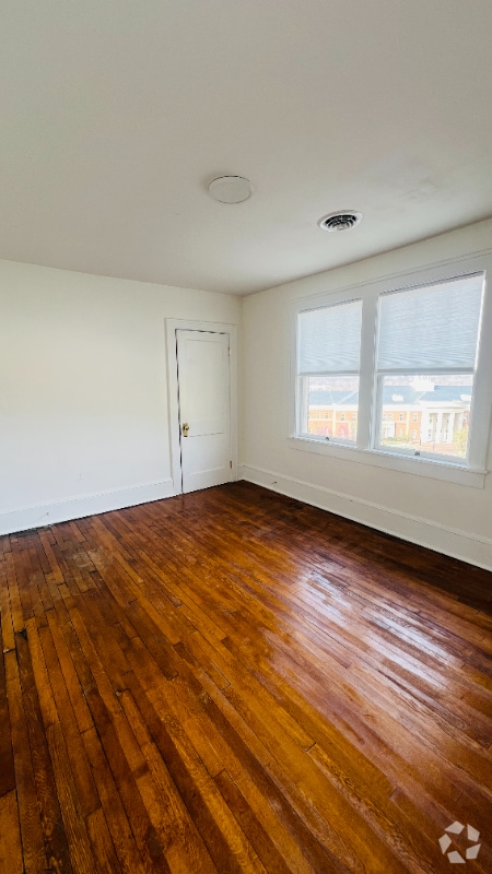 Building Photo - 812 Tyler Ave Rental