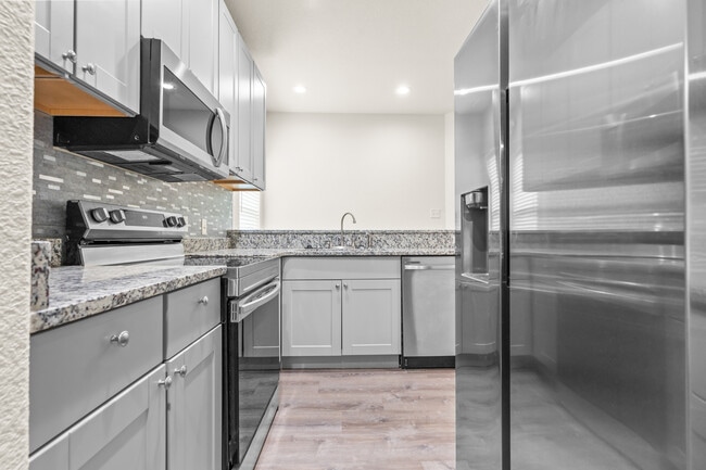 Photo - 525 E Spring Valley Rd