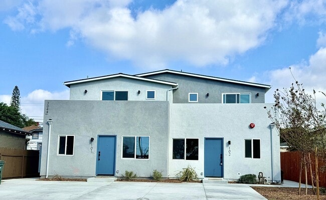 Building Photo - 3042-3044 J St Unit 101