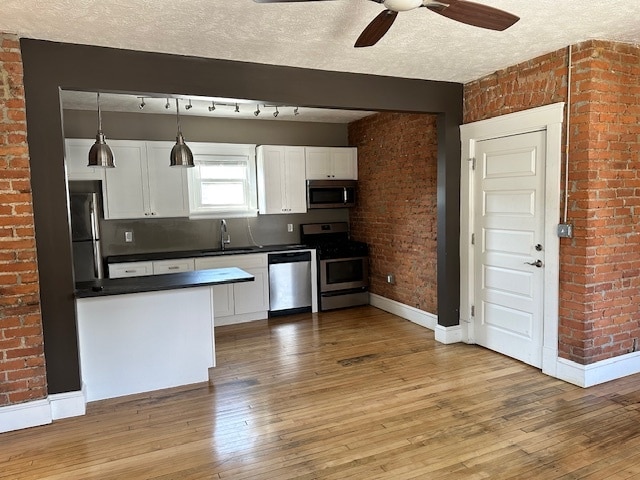 Photo - 2440 Tremont Ave Unidad 4