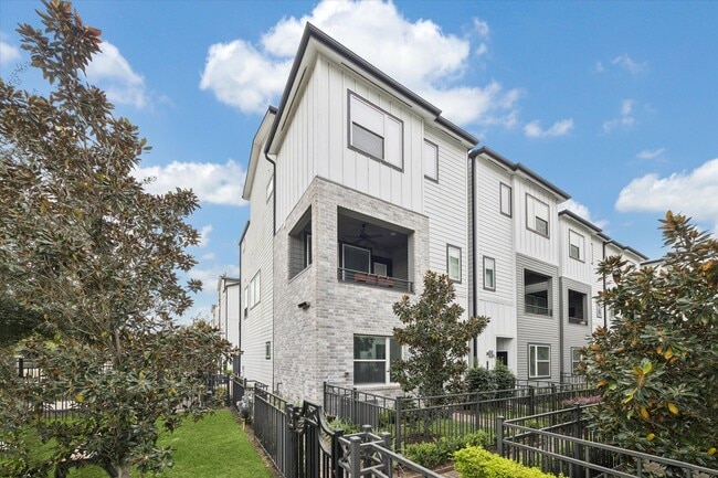 Building Photo - 1055 Timbergrove Yards Ln