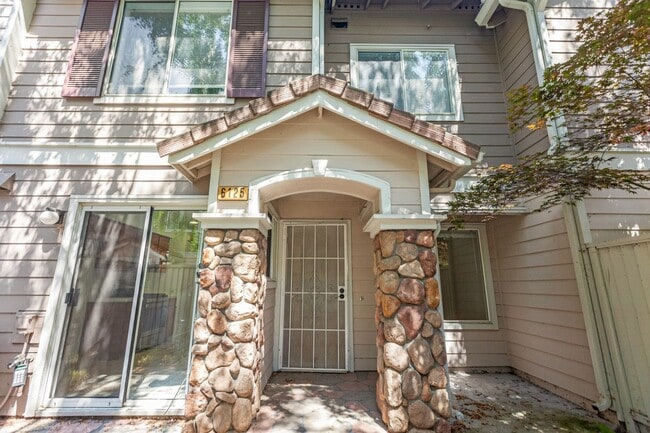 Photo - 6125 Lambeck Ln