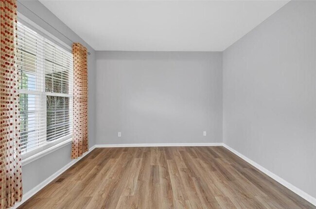 Photo - 740 Mayfair Ct