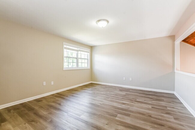 Photo - 104 1st St Ct