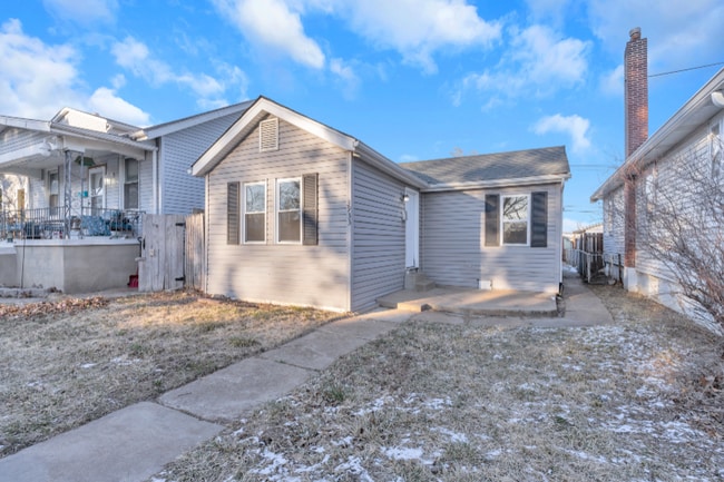 Photo - 3933 Walsh St