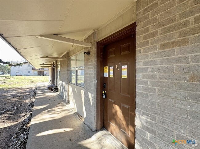Building Photo - 20115 San Marcos Hwy Unit 2A Rental