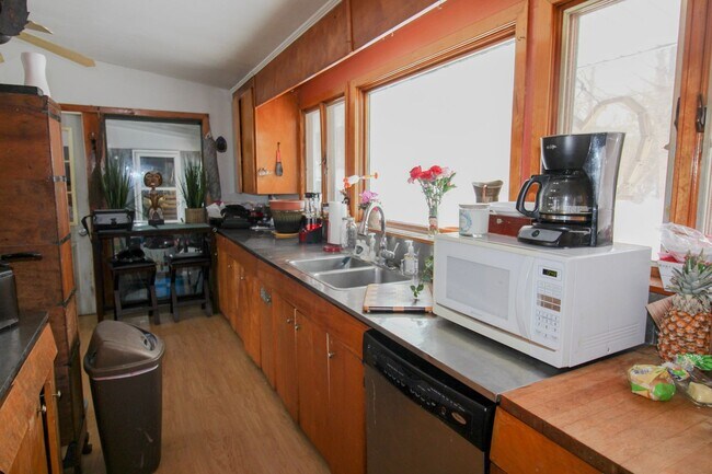 Photo - 924 Danby Rd Unit 1