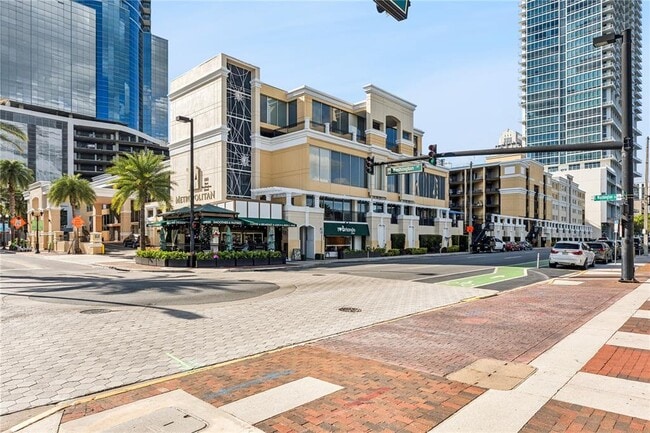 Building Photo - 151 E Washington St Unit PH3A