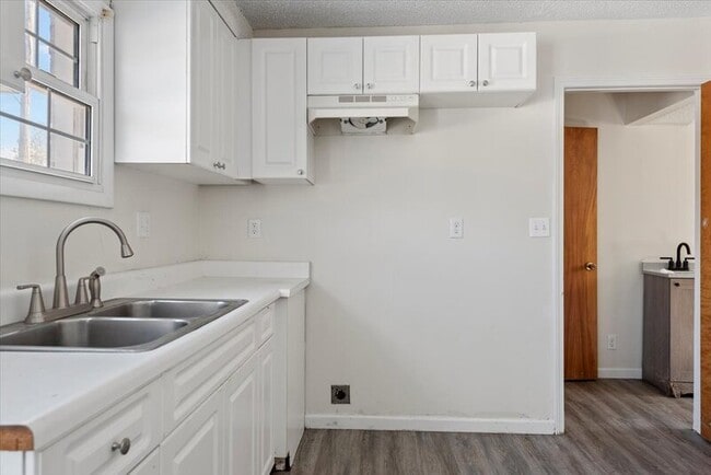 Photo - 111 S Elder Ln