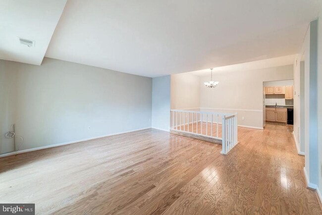 Building Photo - 7938 Bentley Village Dr Unit 32C