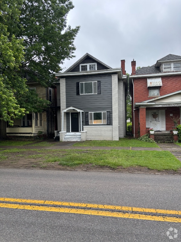 Building Photo - 419 8th Ave Unit 1 Rental