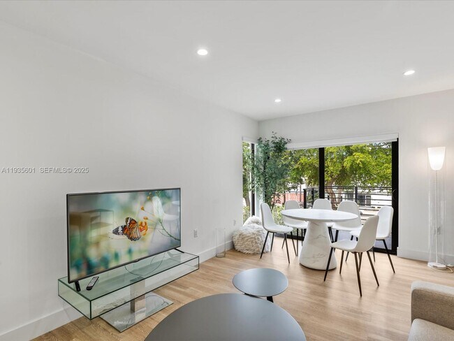 Photo - 1134 71st St