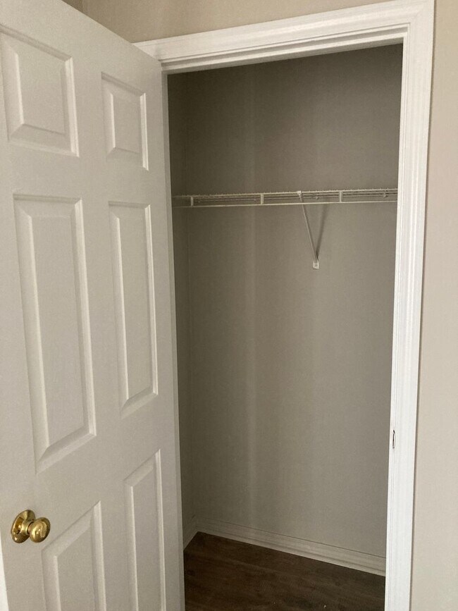 Photo - 3 Bedroom, 1.5 bath townhome! Unit A6