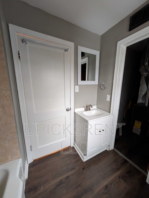 Photo - 215 S Ewing St