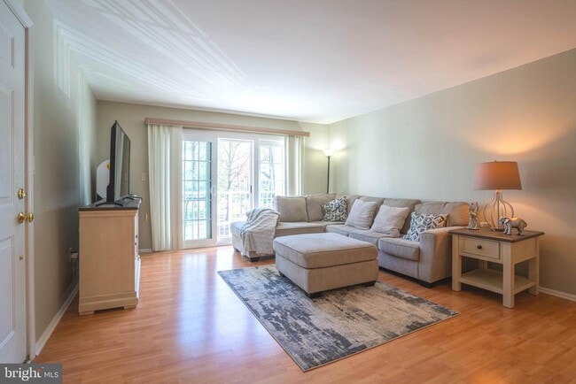 Photo - 27 Chambord Ct