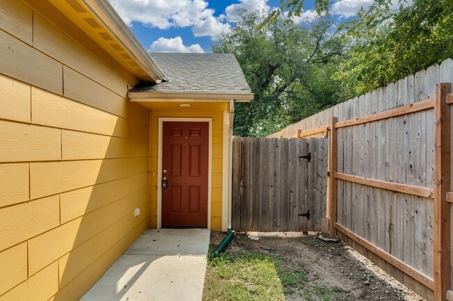 Photo - 264 N Florence St