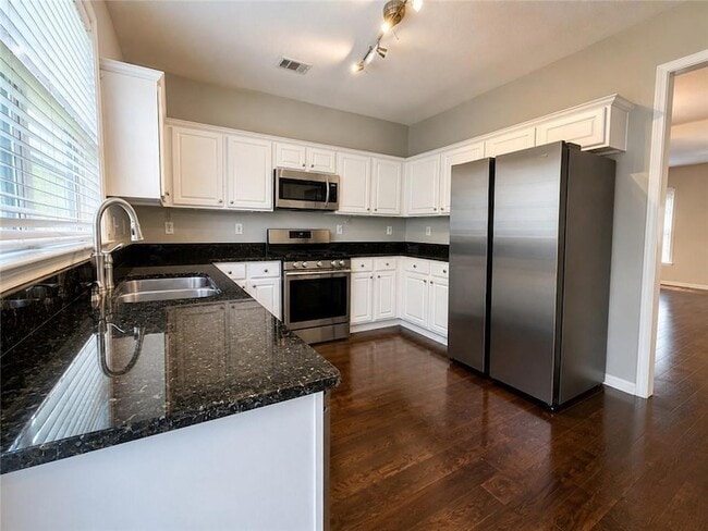 Photo - 2584 Alvecot Cir SE