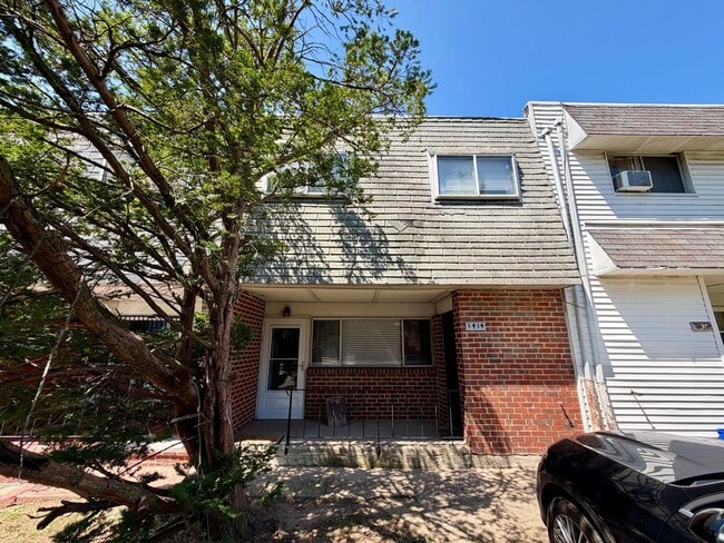 Building Photo - 1414 N 11th St