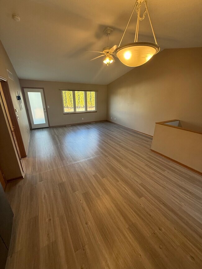 Photo - 4637 Twain St